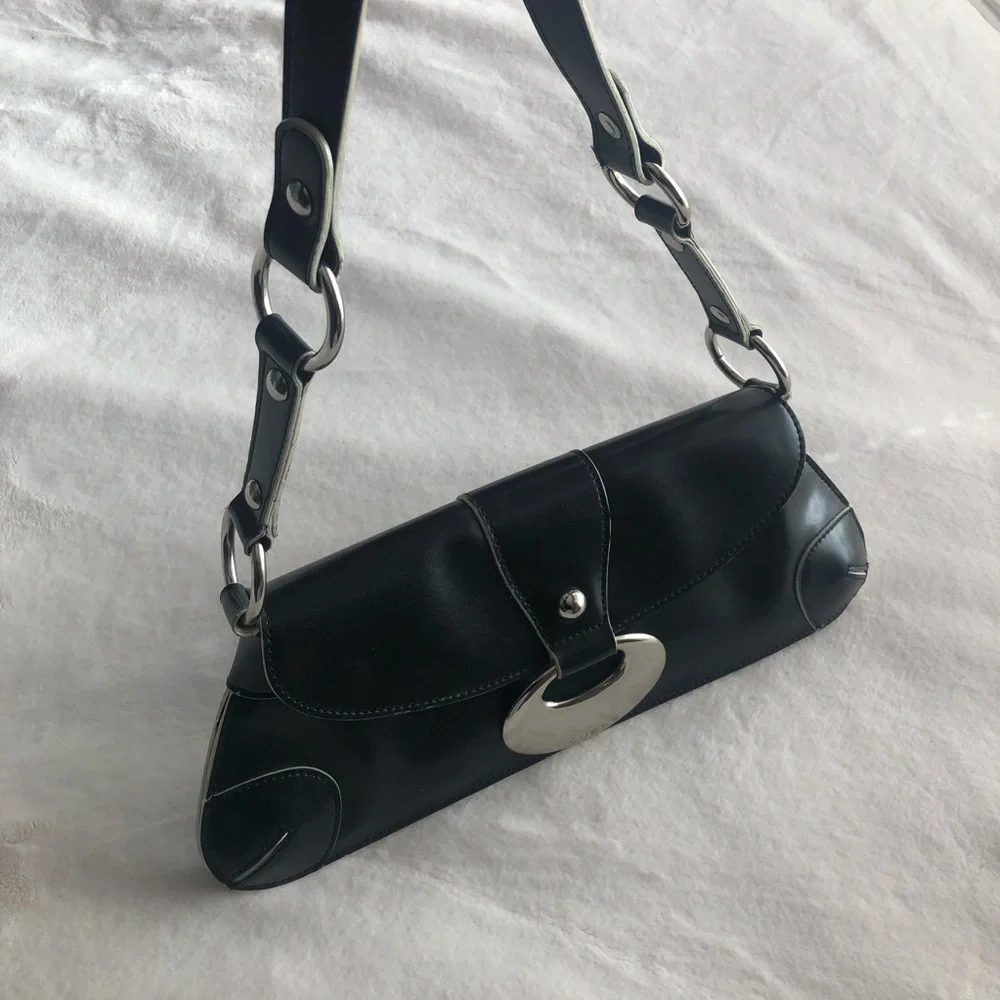 Vintage Guess Black Leather Purse Silver Details - Picture 2 of 8